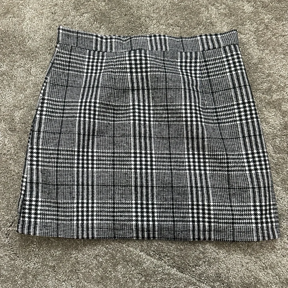 Classic Black and White Plaid Skirt - Picture 1 of 3